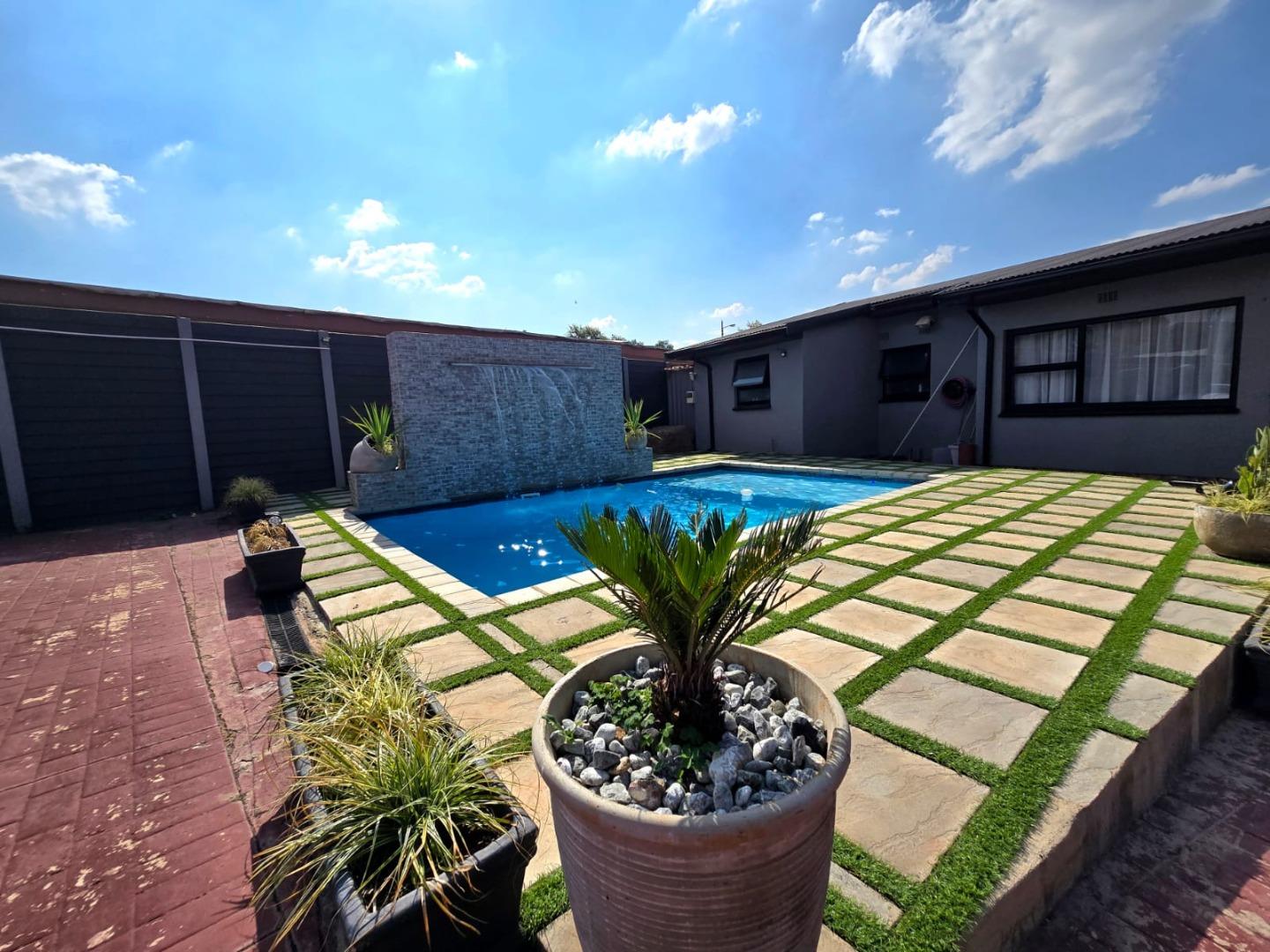 5 Bedroom House for Sale - Gauteng