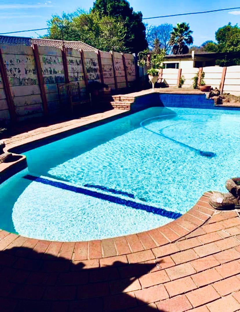 6 Bedroom House for Sale - Gauteng