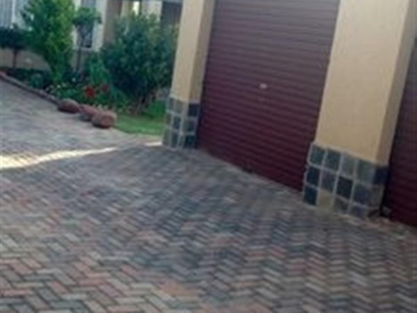 716636_property-4985587-17401170_e.jpg
