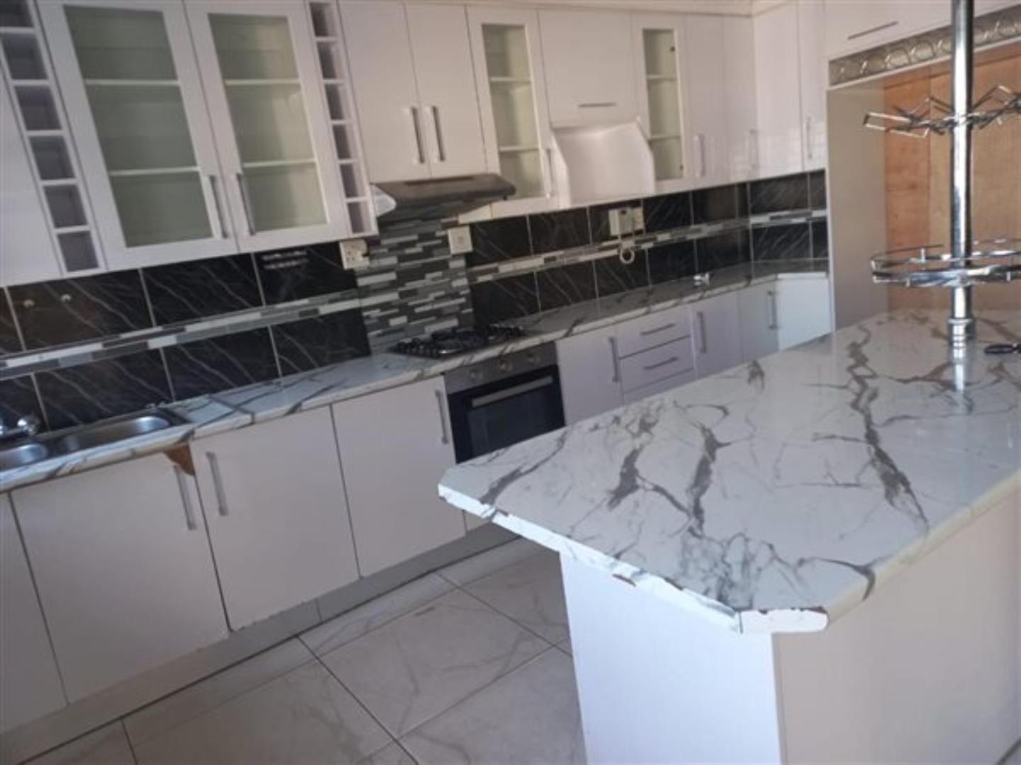 727572_property-10642880-11114047_e.jpg