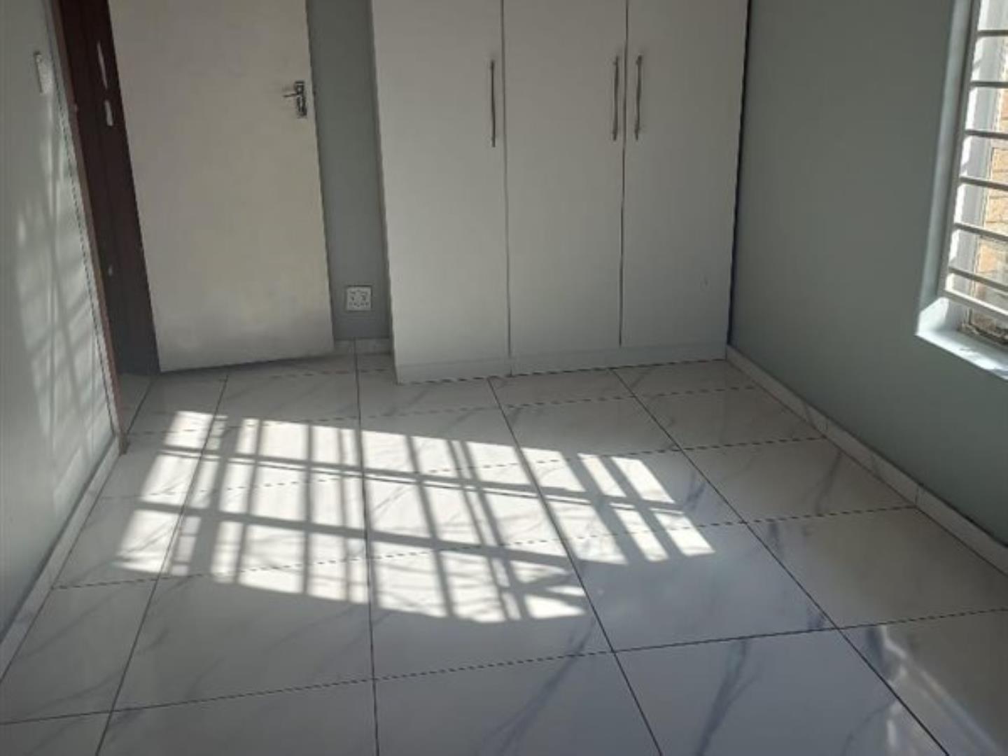 727572_property-10642880-79853233_e.jpg