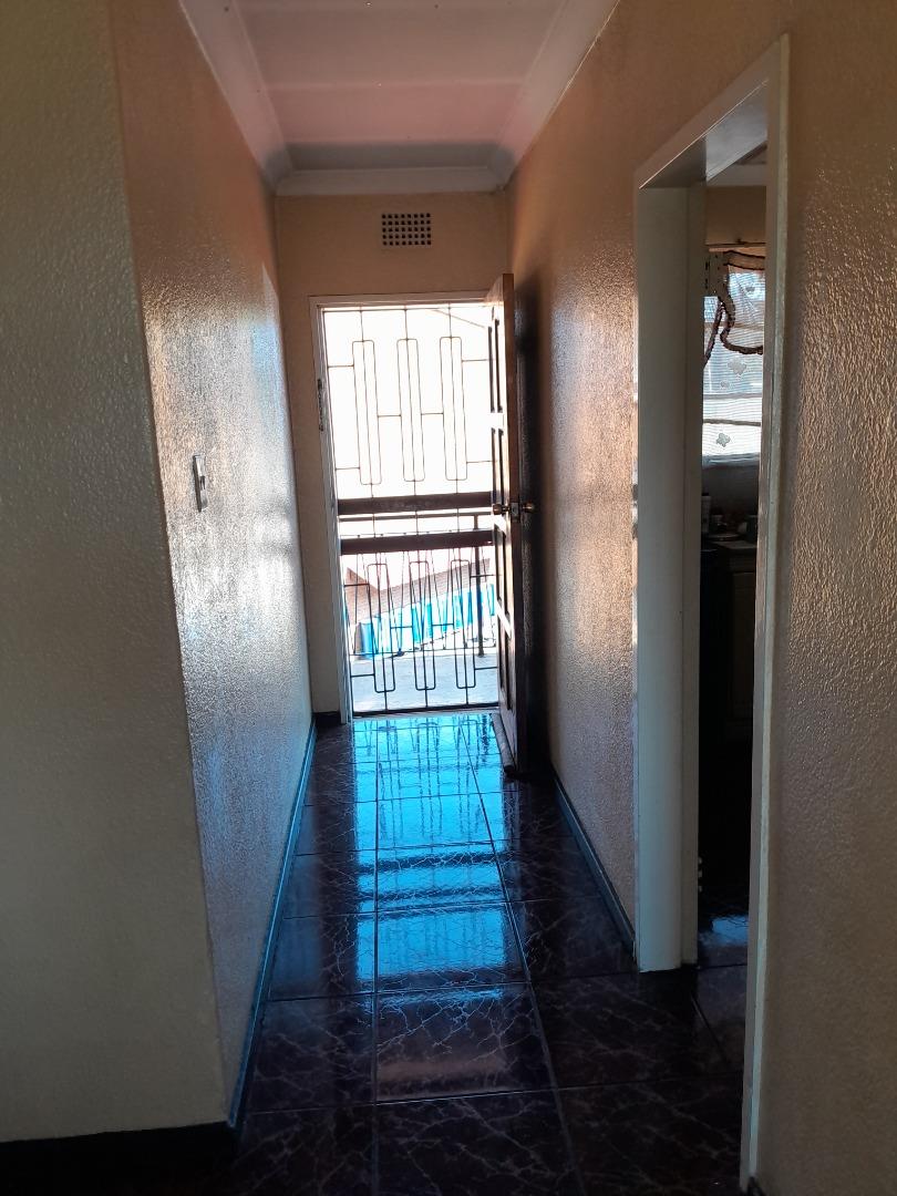 2 Bedroom Flat for Sale - Gauteng