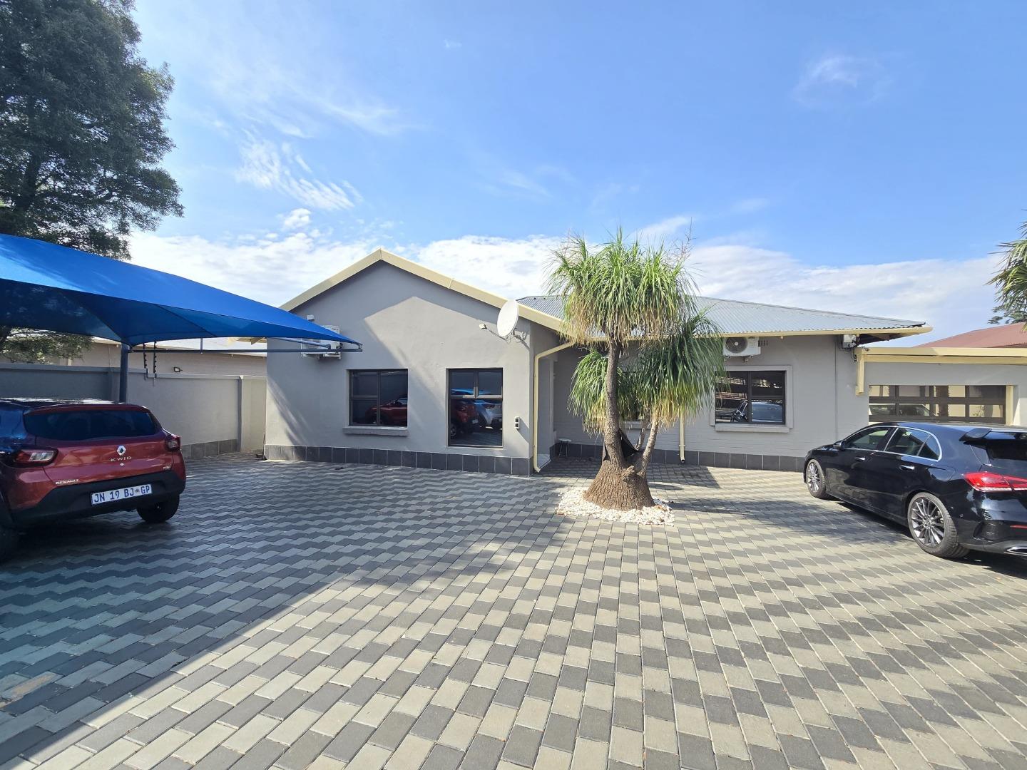 3 Bedroom House + Cottage/Flat for Sale - Gauteng