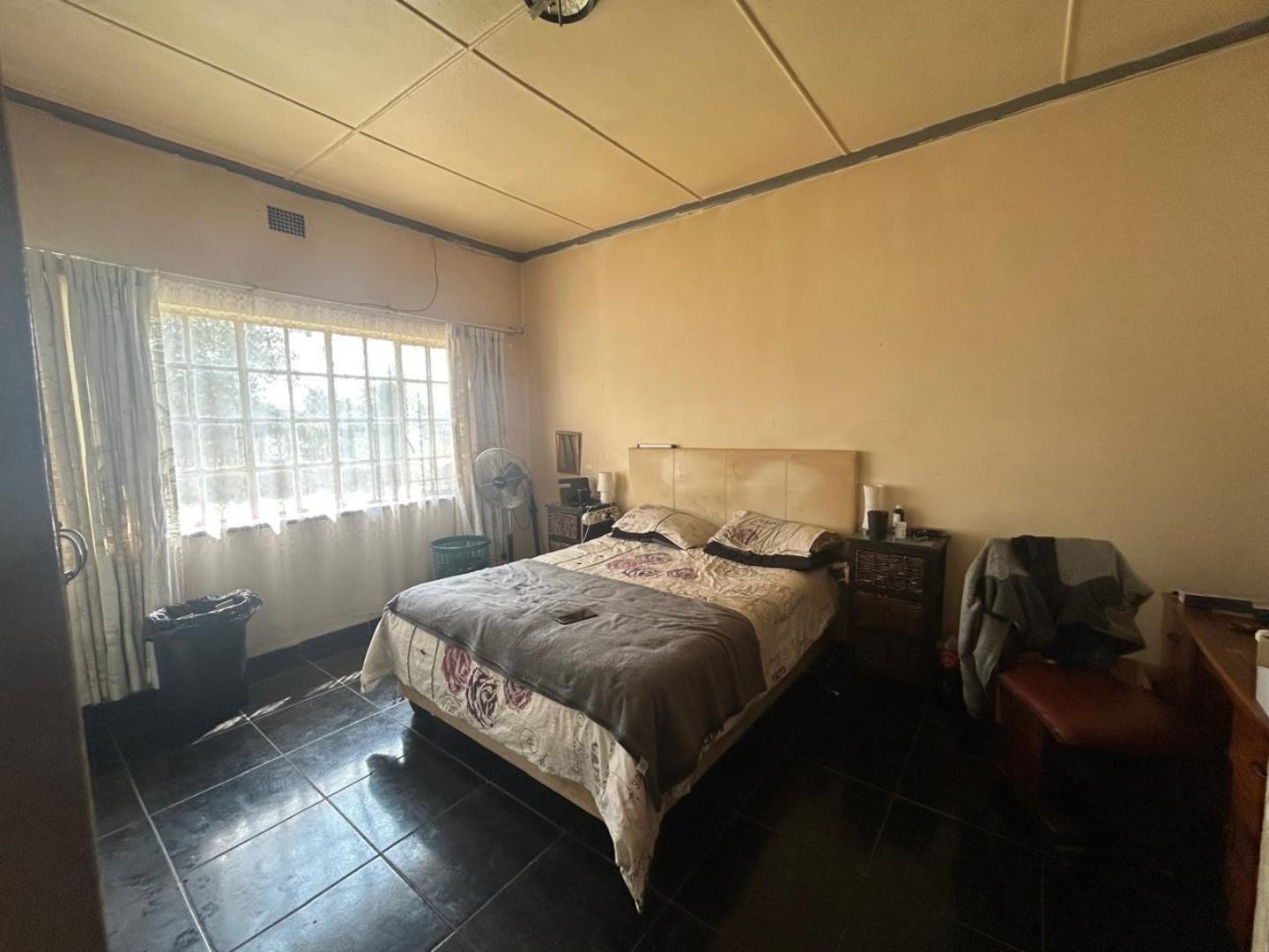 740421_bedroom.jpg