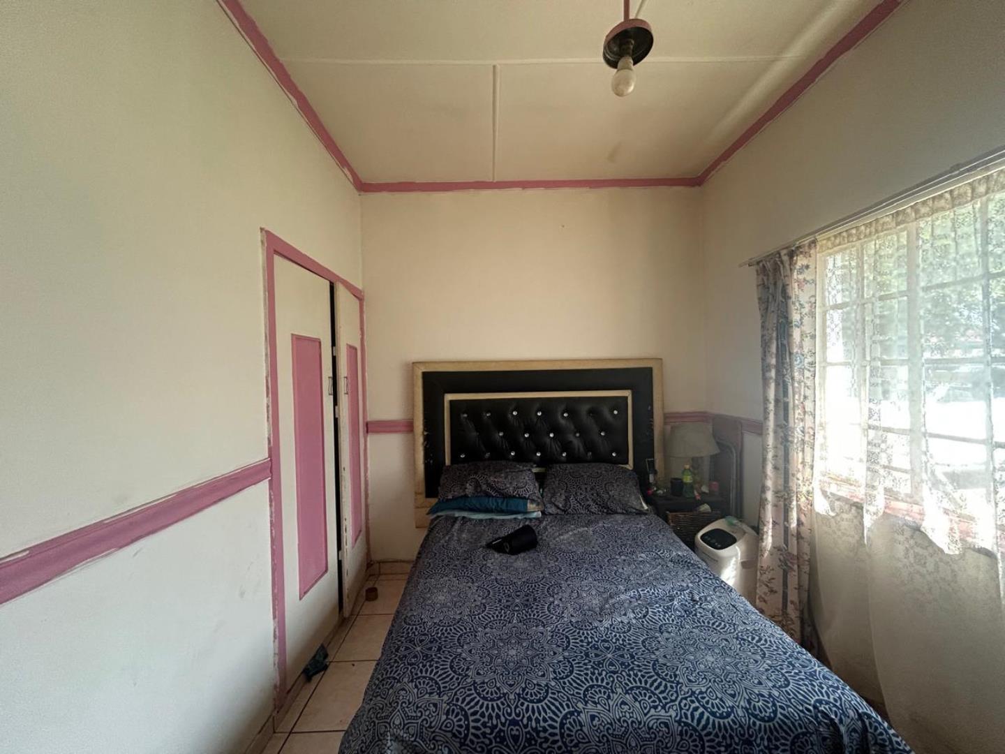 740421_bedroom_2.jpg
