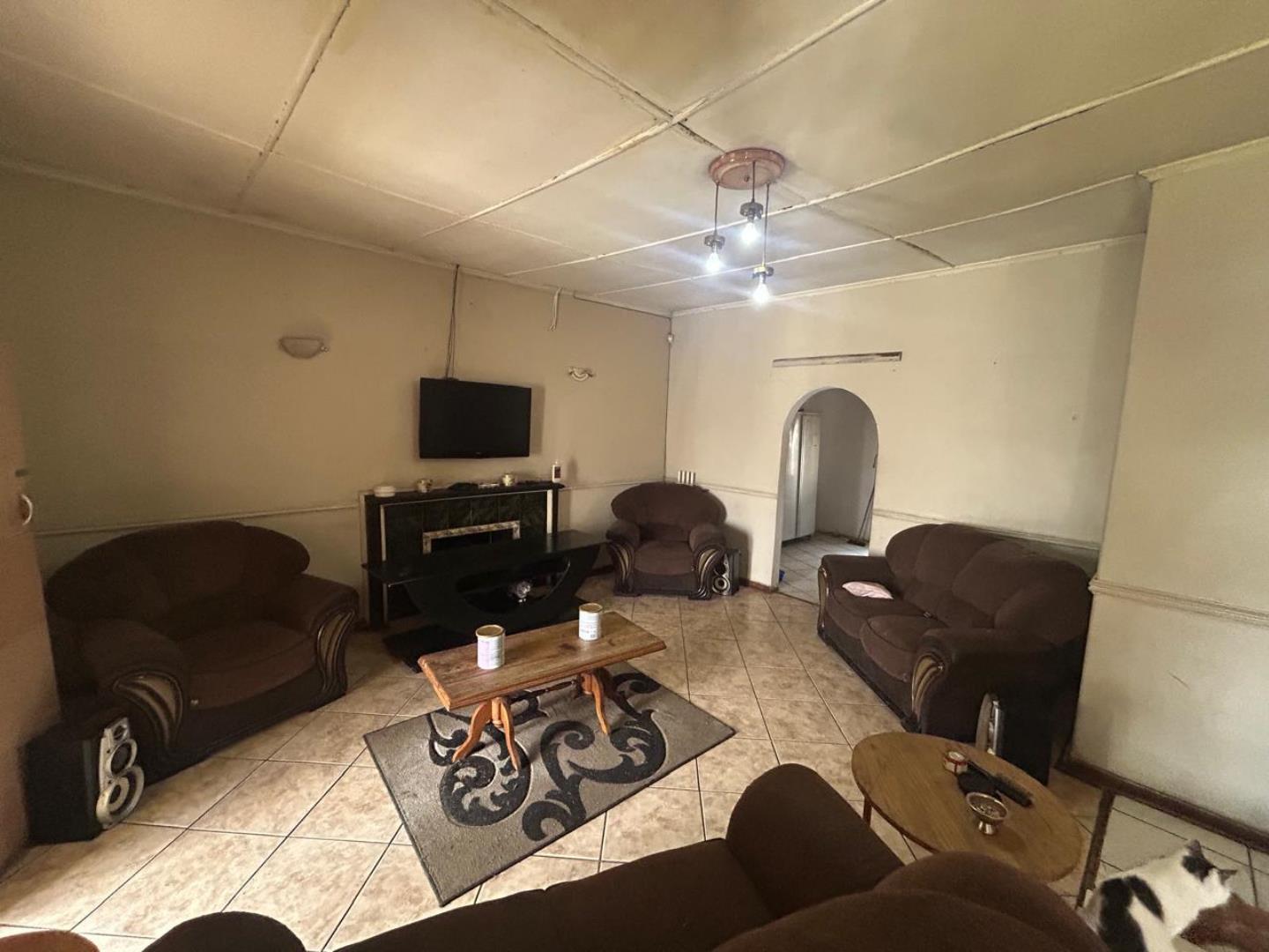 740421_living_room.jpg