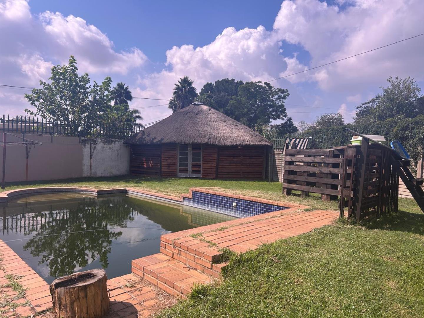 740421_swimming_pool.jpg