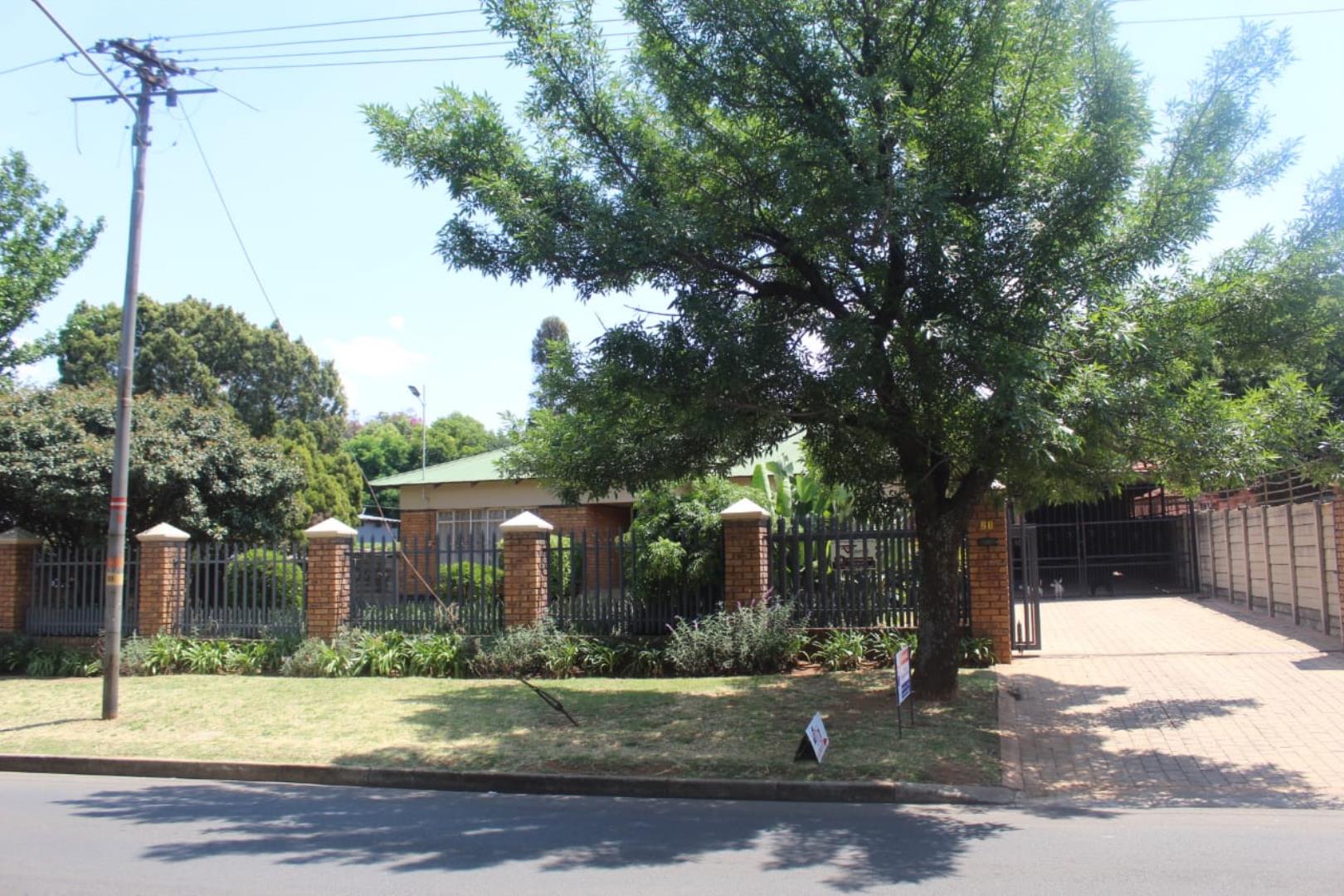 3 Bedroom House + Cottage/Flat for Sale - Gauteng