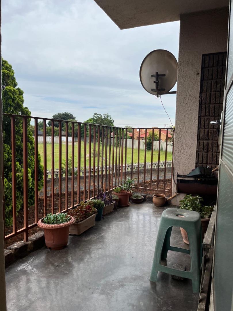 2 Bedroom House + Cottage/Flat for Sale - Gauteng